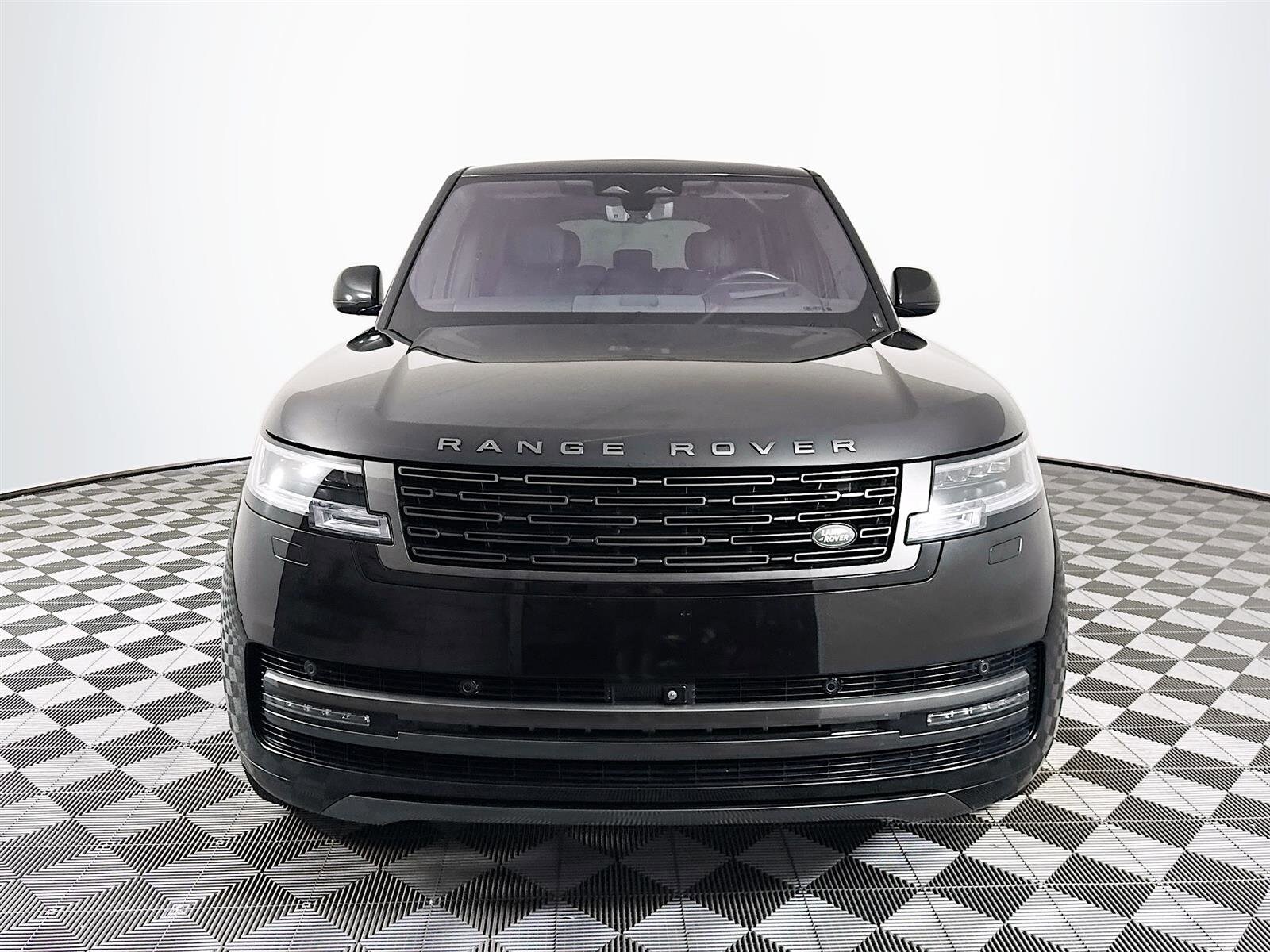 2023 Land Rover Range Rover SE photo 2