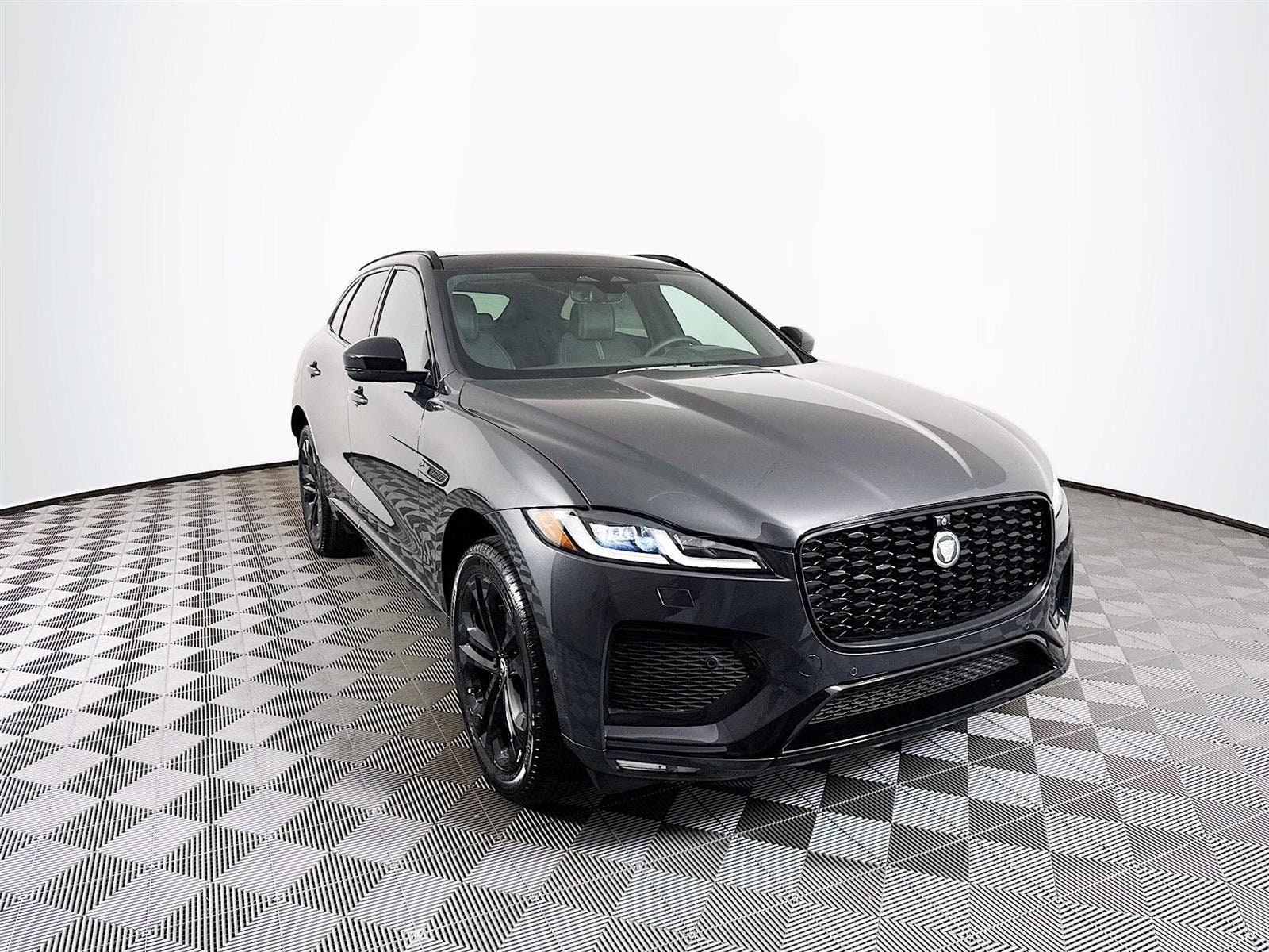 2026 Jaguar F-Pace R-Dynamic S's photo