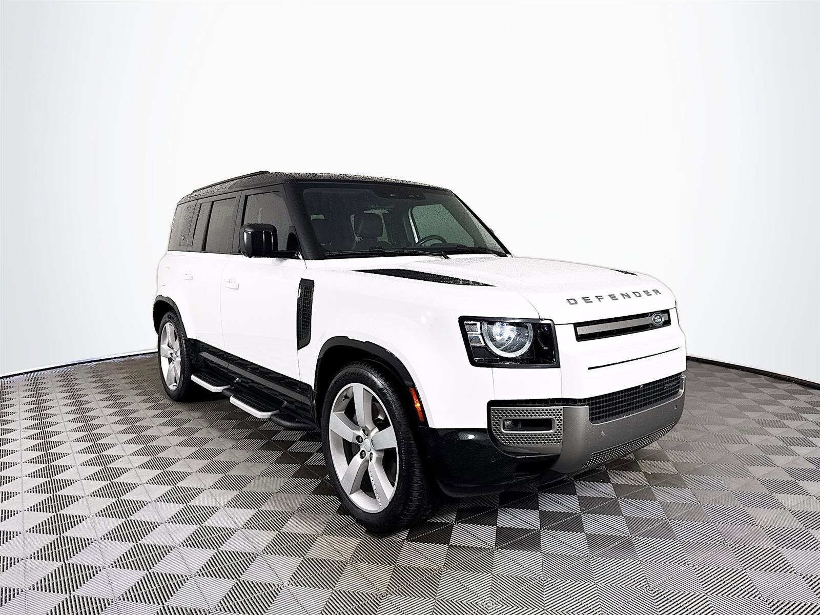 2023 Land Rover Defender 110 X-Dynamic SE photo 3
