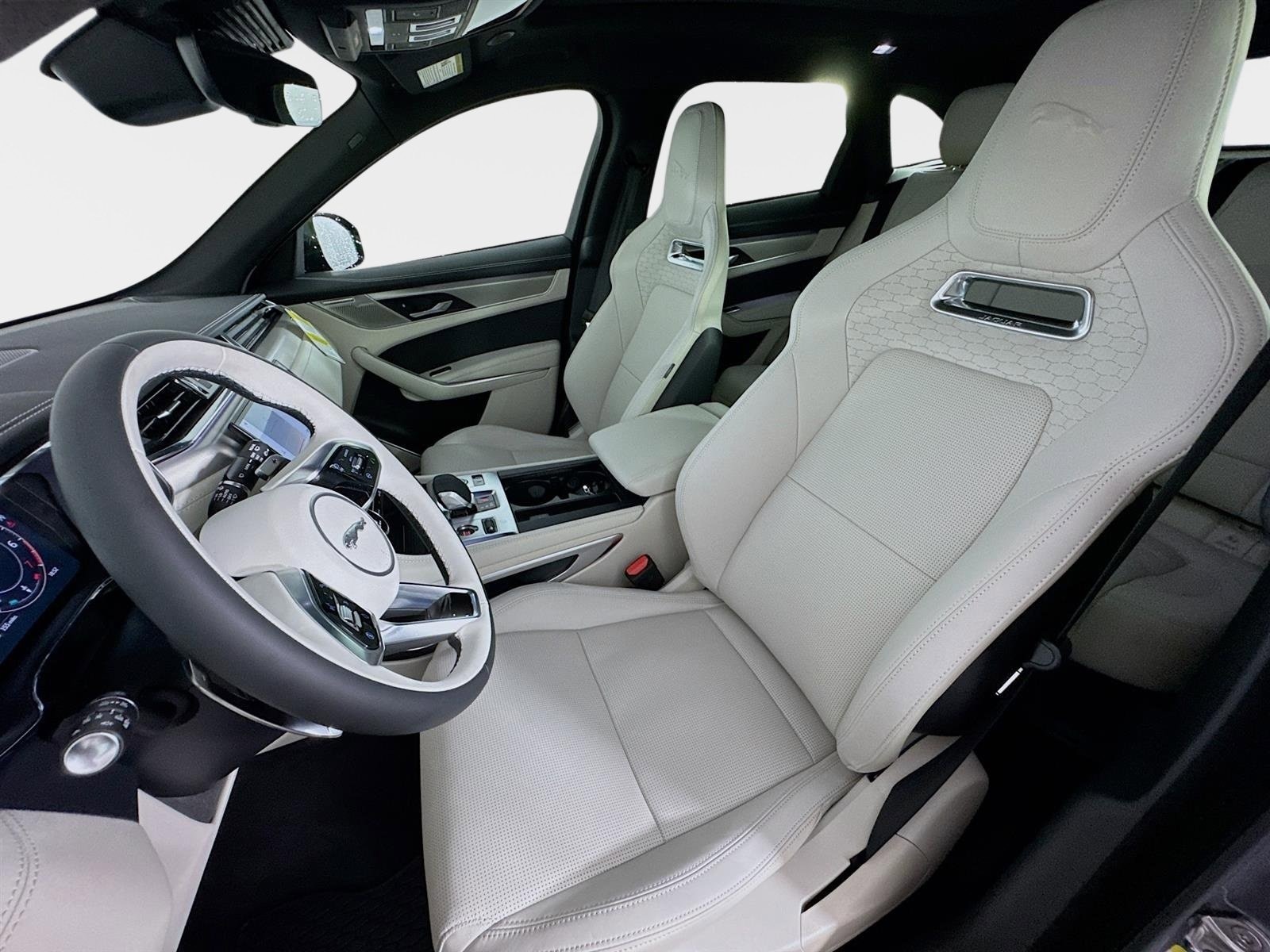 2026 Jaguar F-Pace R-Dynamic S - Photo 10