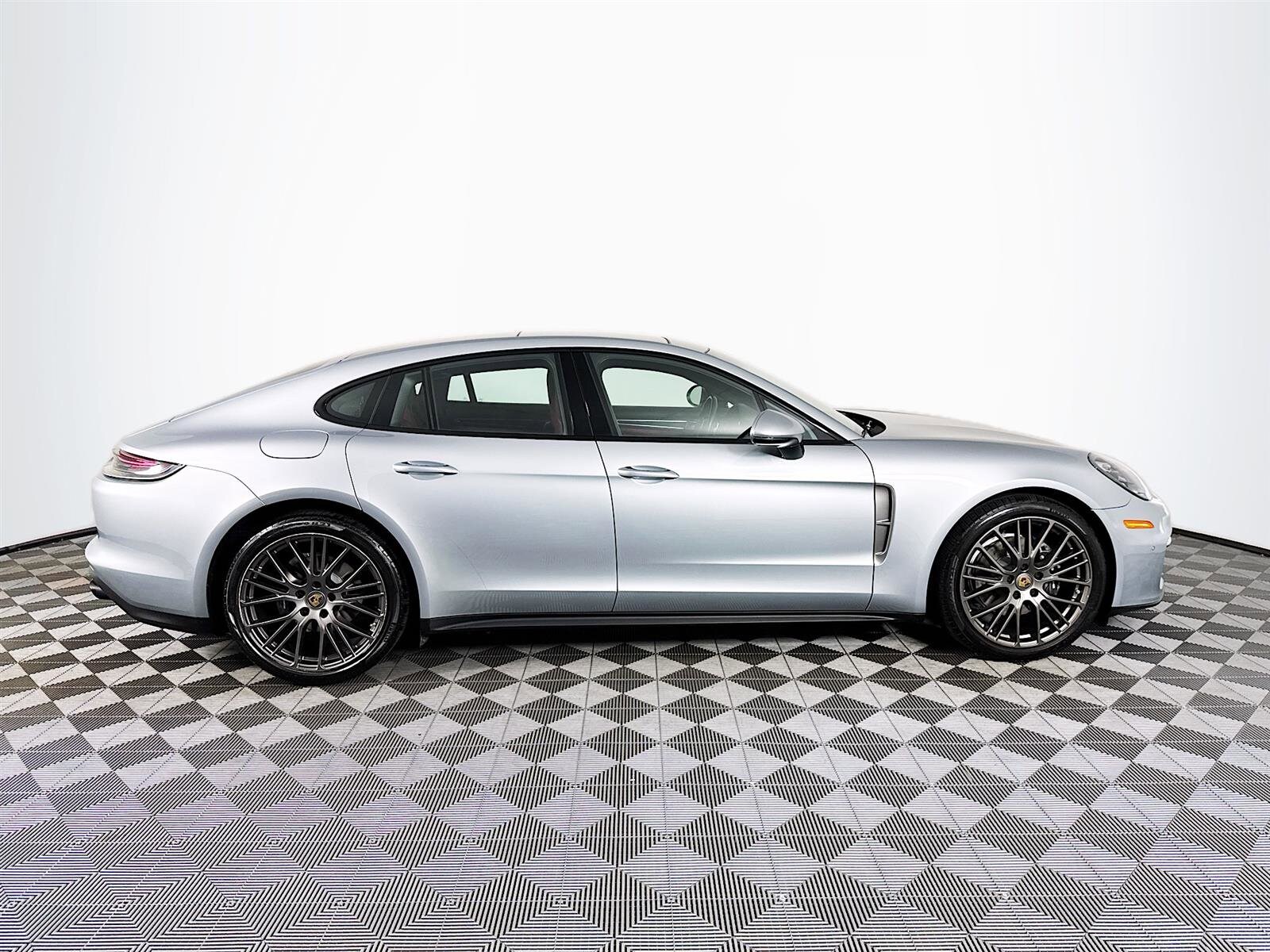 2022 Porsche Panamera 4 Platinum photo 4