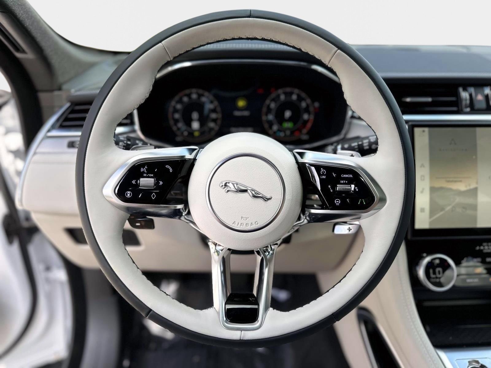 2026 Jaguar F-Pace R-Dynamic S - Photo 20