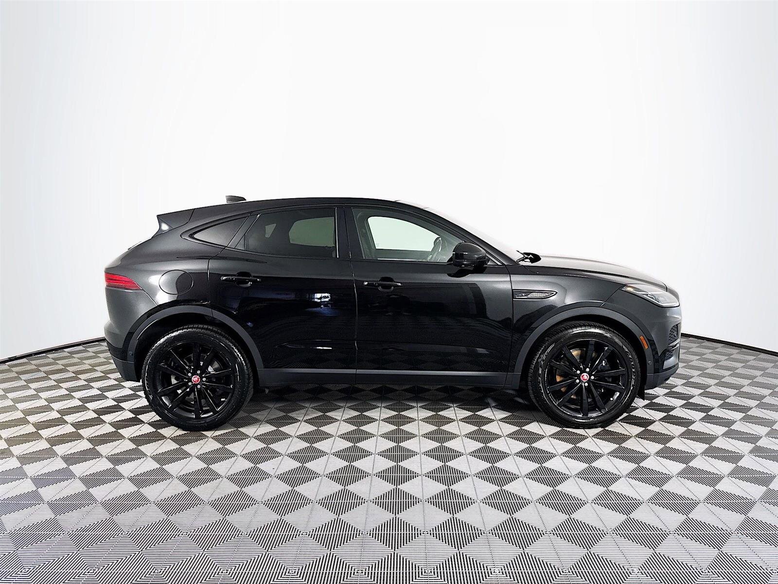 2021 Jaguar E-PACE P250 SE photo 4