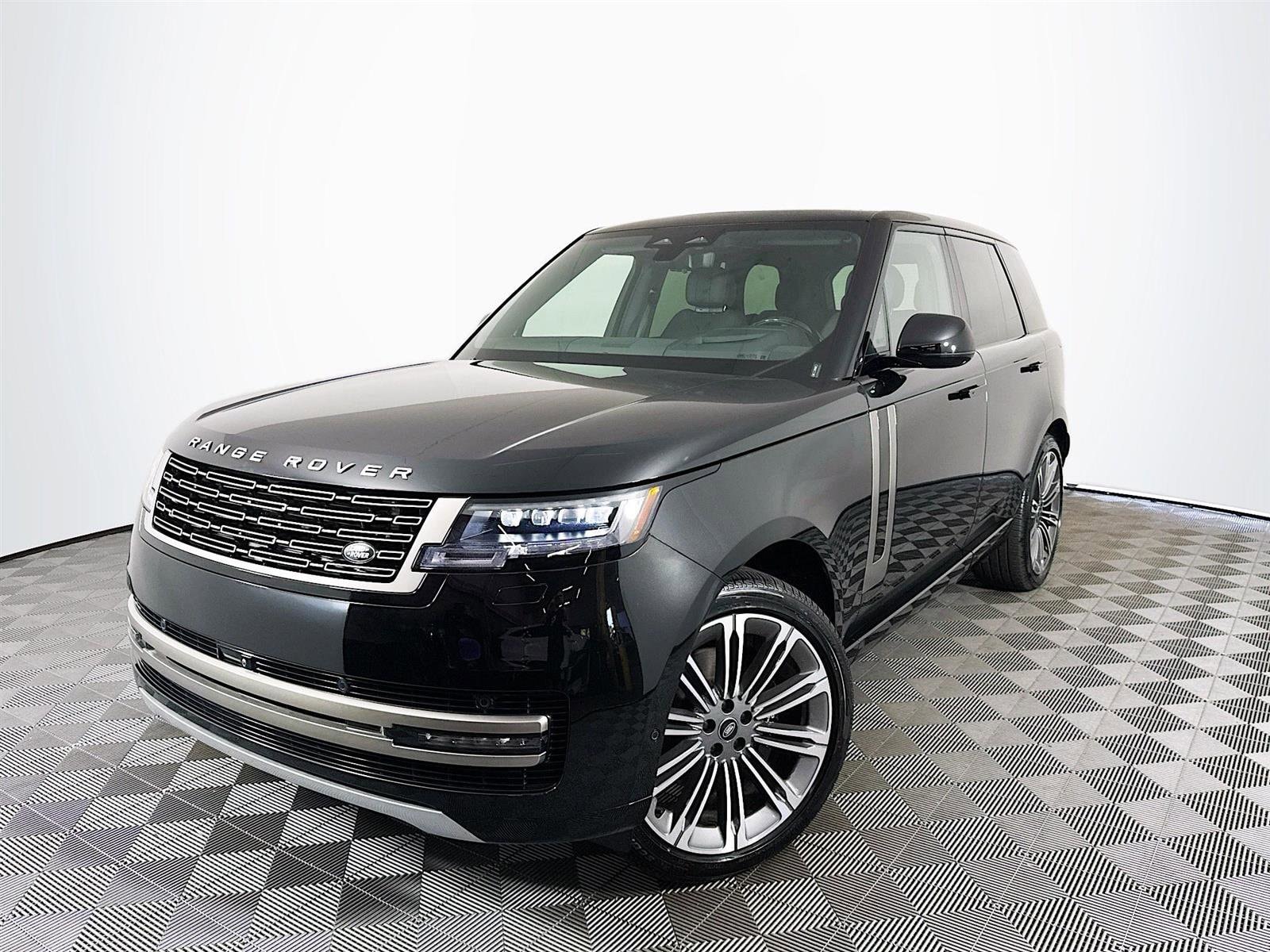 2025 Land Rover Range Rover SE's photo