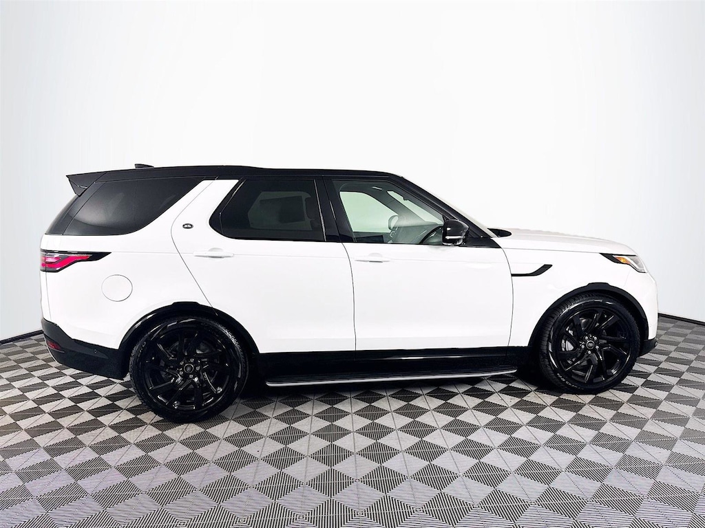 New 2025 Land Rover Discovery Dynamic SE SUV