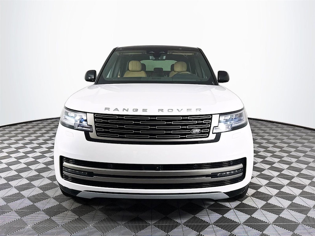 New 2025 Land Rover Range Rover SE P400 SE SWB