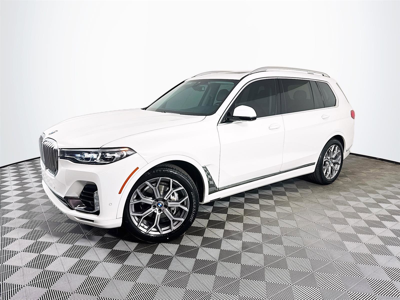 2021 BMW X7 40i's photo