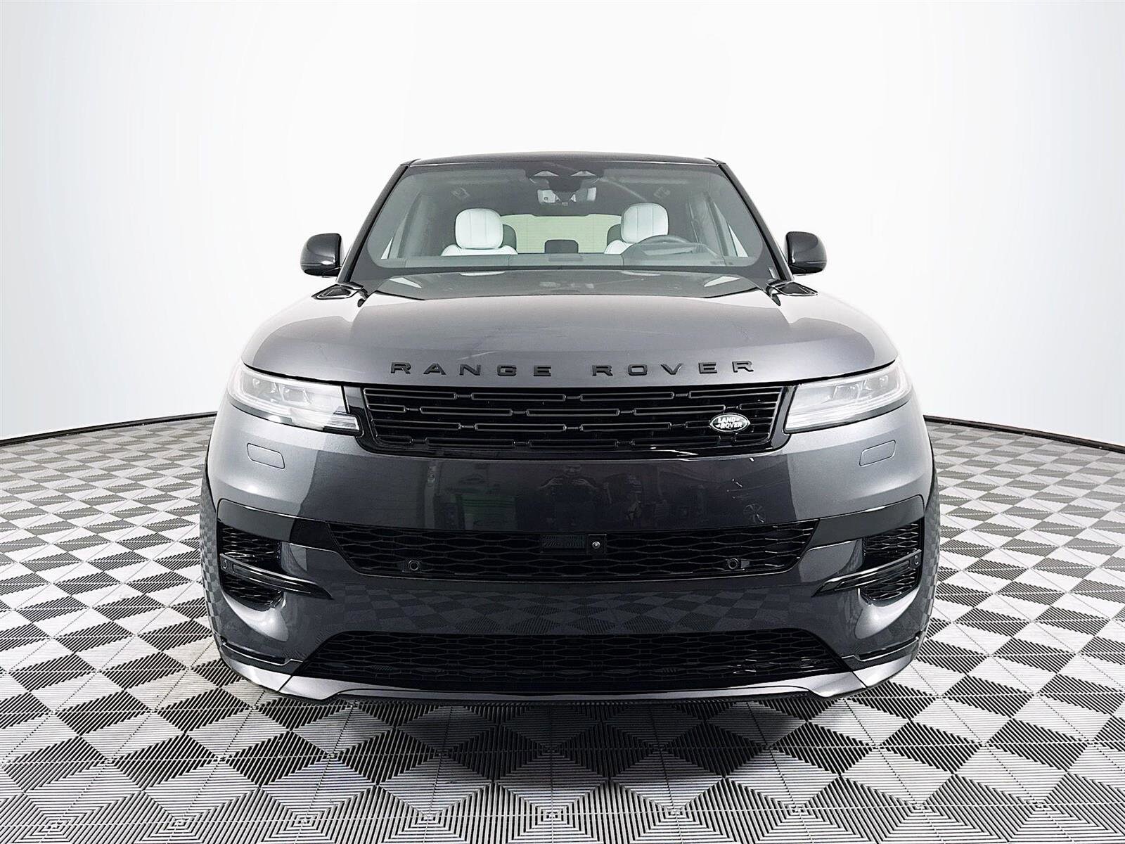 2025 Land Rover Range Rover Sport SE photo 2