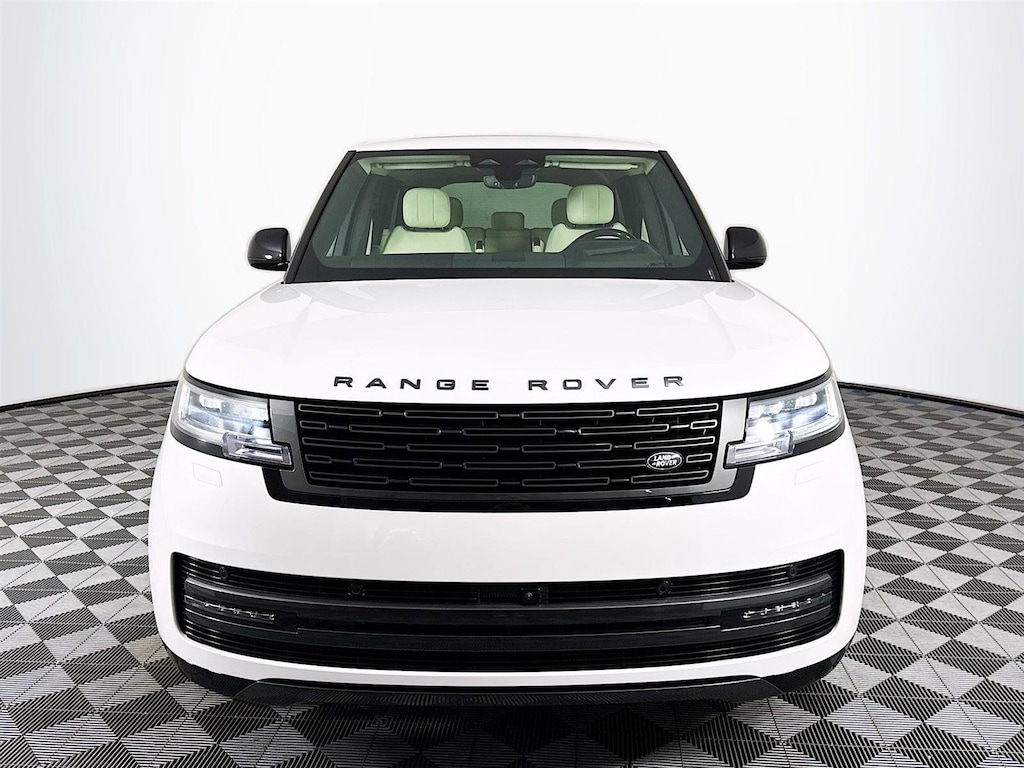 New 2025 Land Rover Range Rover SE P400 SE SWB