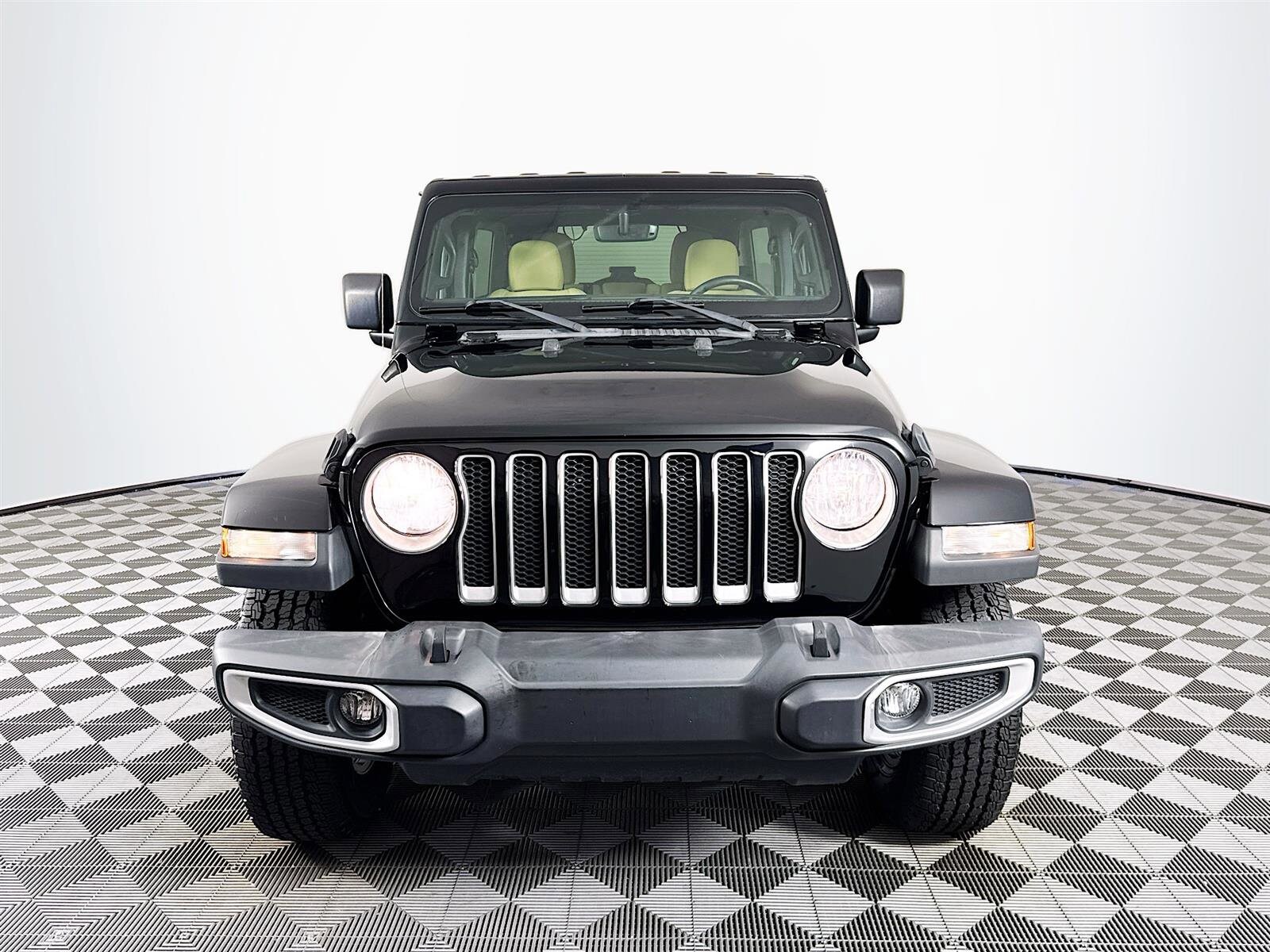 2018 Jeep Wrangler Unlimited Sahara photo 2