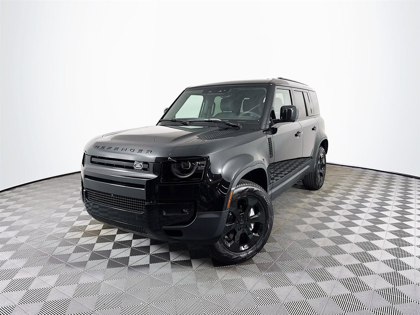 2026 Land Rover Defender S's photo