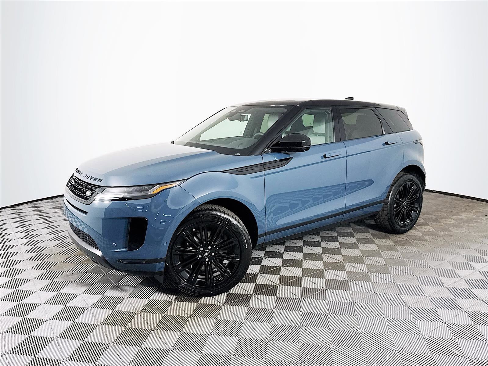 2026 Land Rover Range Rover Evoque S's photo
