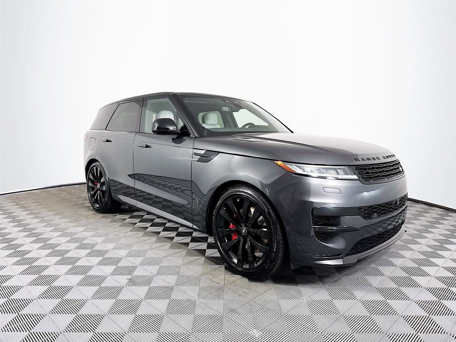 2025 Land Rover Range Rover Sport SE photo 3