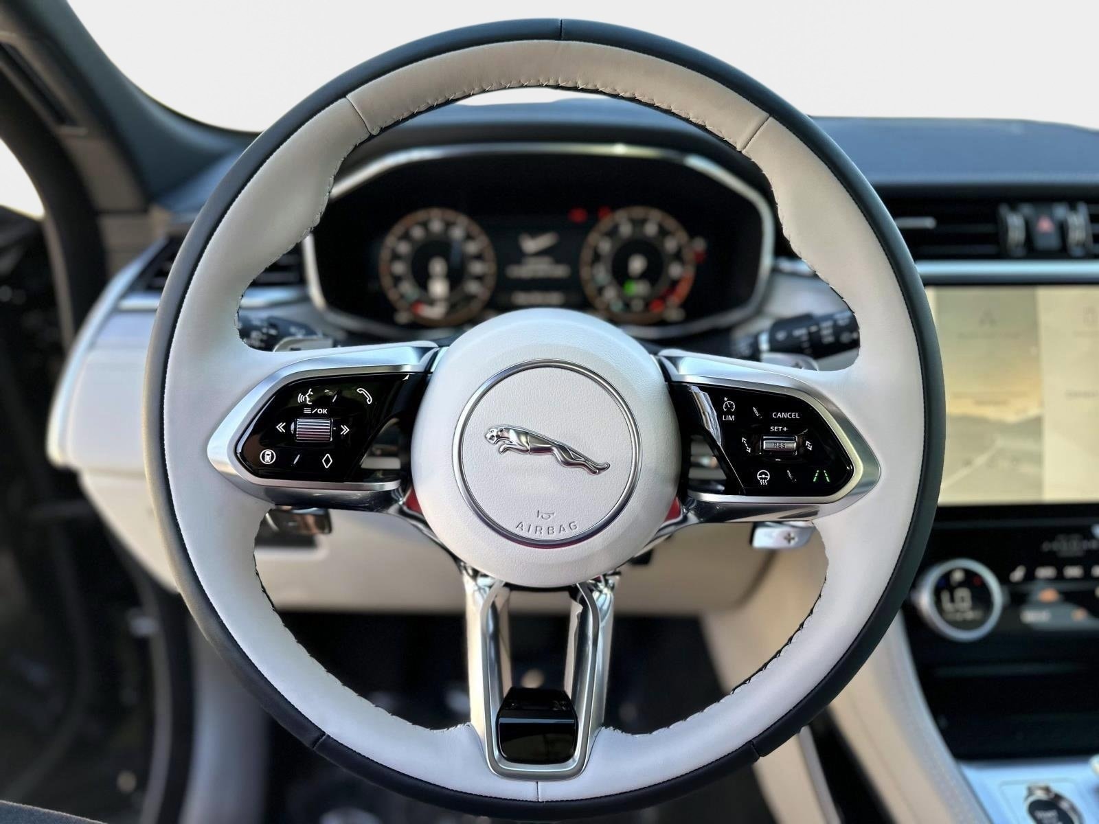2026 Jaguar F-Pace R-Dynamic S - Photo 20