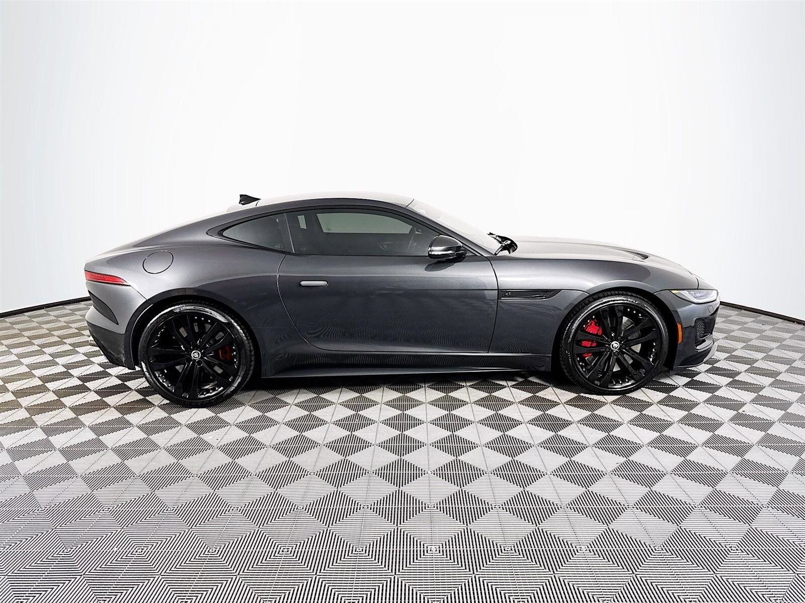 2024 Jaguar F-TYPE P450 R-Dynamic photo 4