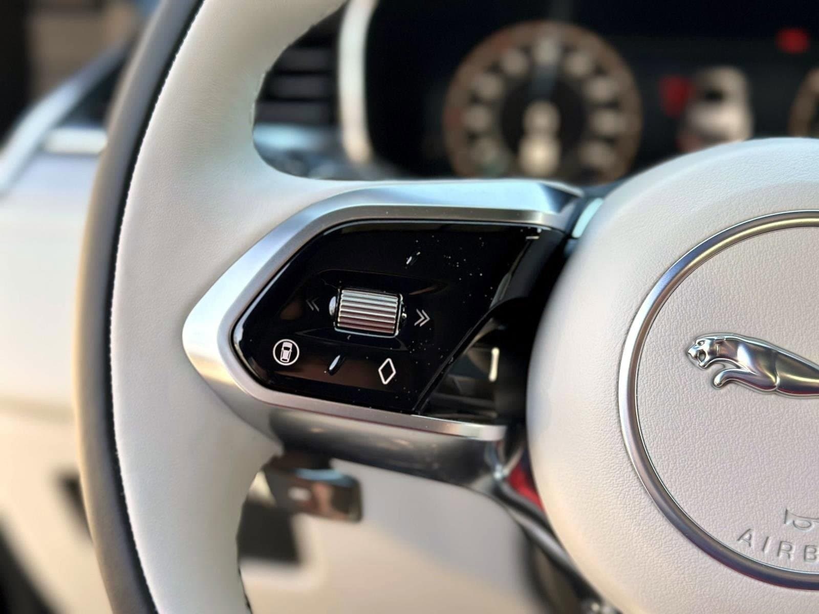 2026 Jaguar F-Pace R-Dynamic S - Photo 23