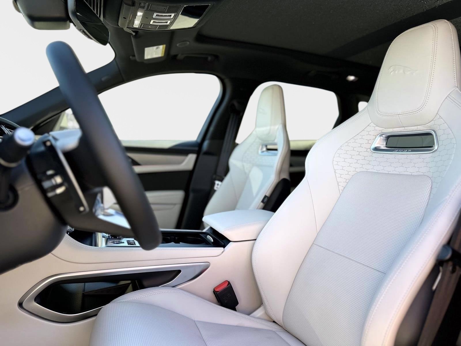 2026 Jaguar F-Pace R-Dynamic S - Photo 15