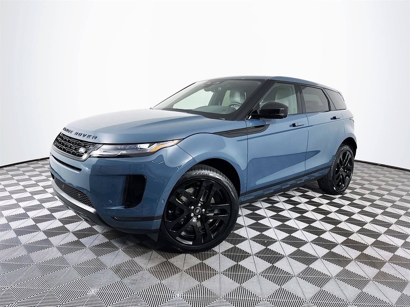 St randberg RAS6 New 2025 Land Rover Range Rover SE SUV in Norwood #SA299864