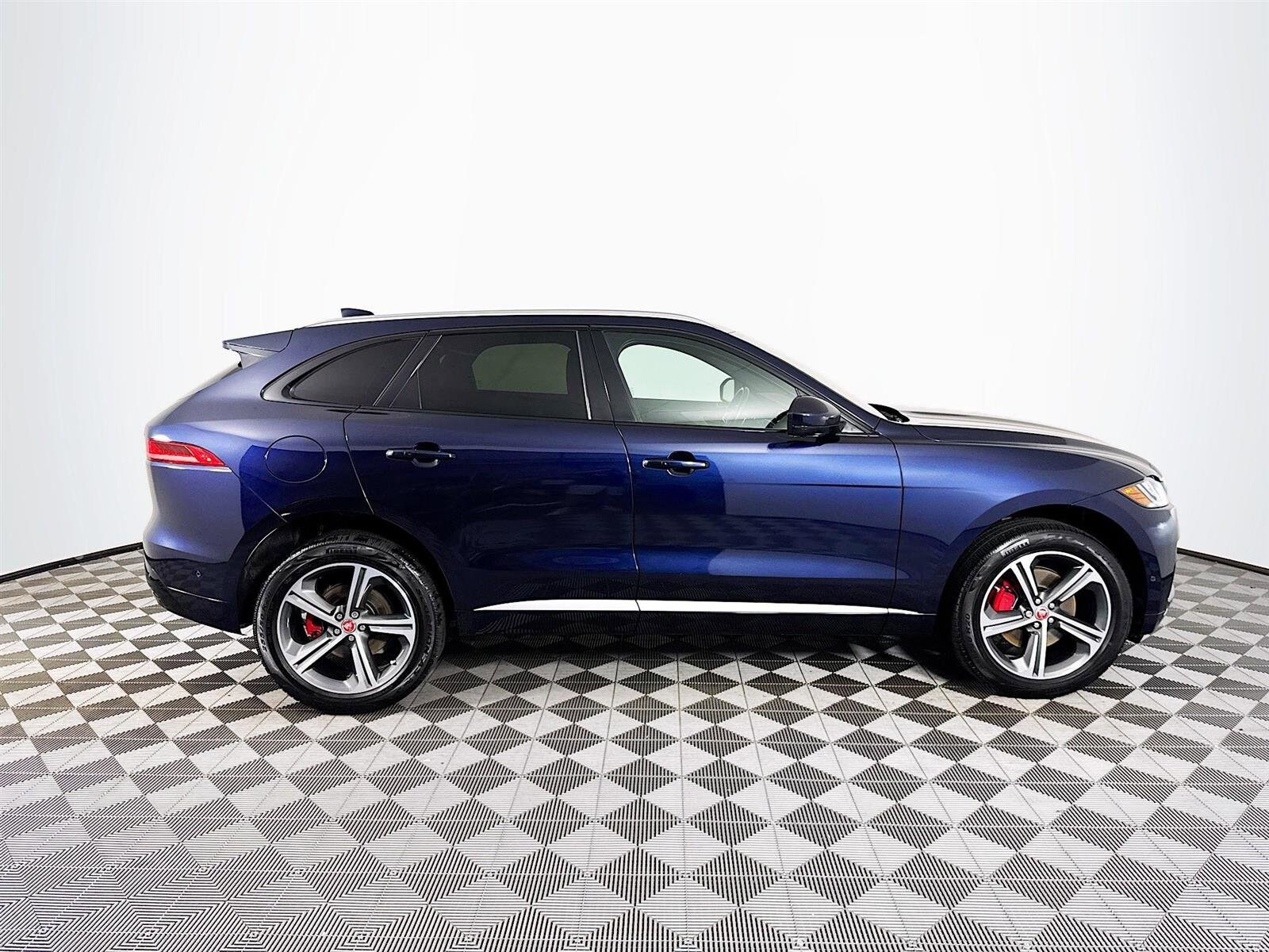 2019 Jaguar F-PACE S photo 4