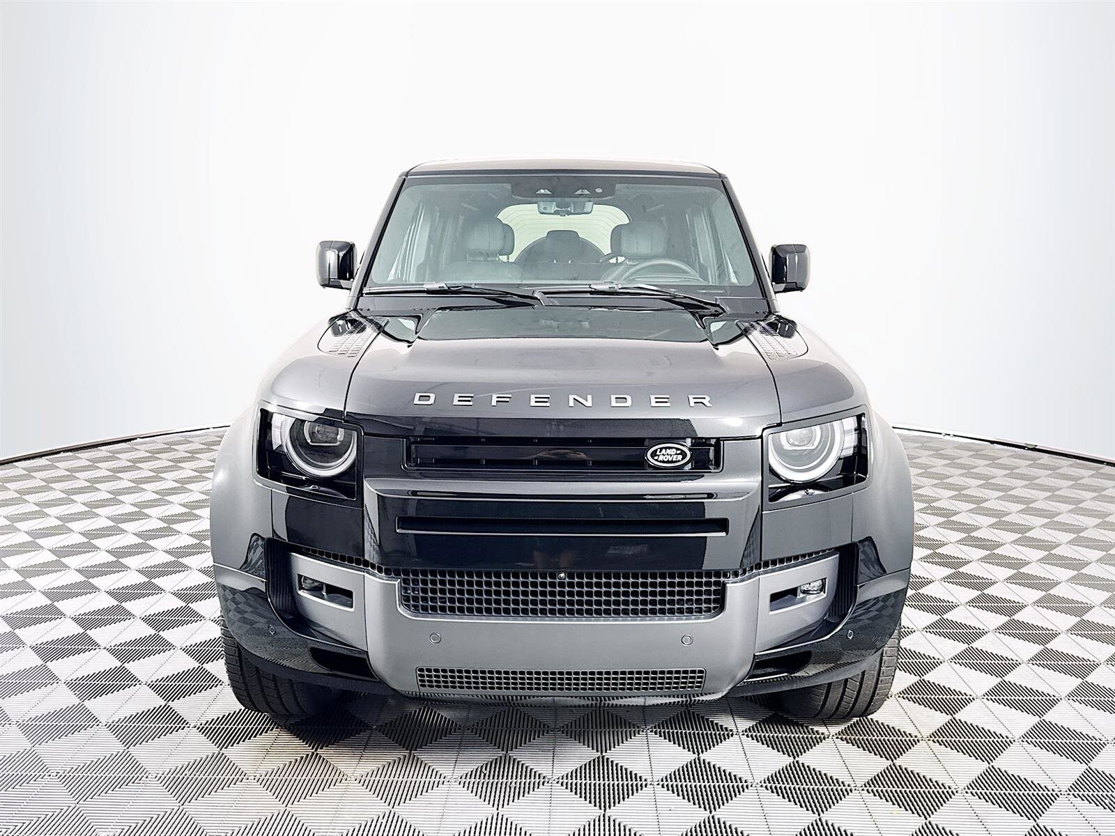 2026 Land Rover Defender 110 photo 2