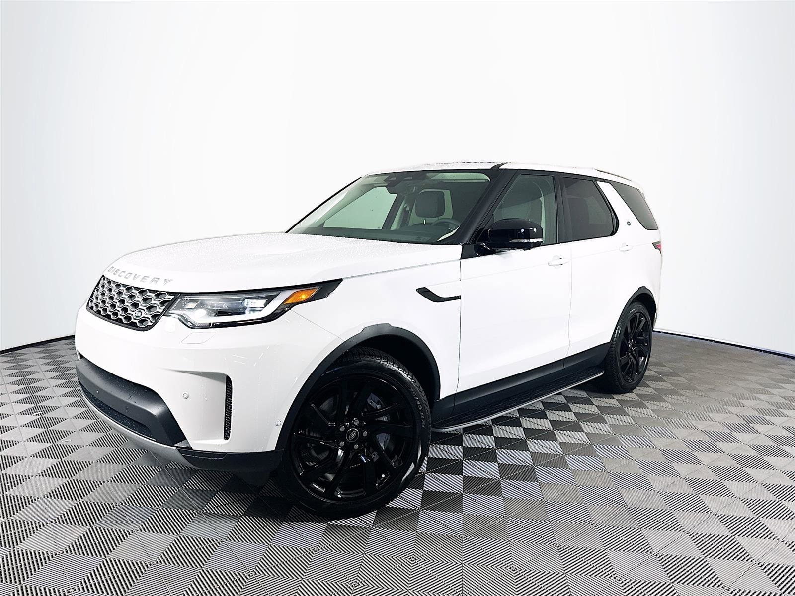 2024 Land Rover Discovery P300 S