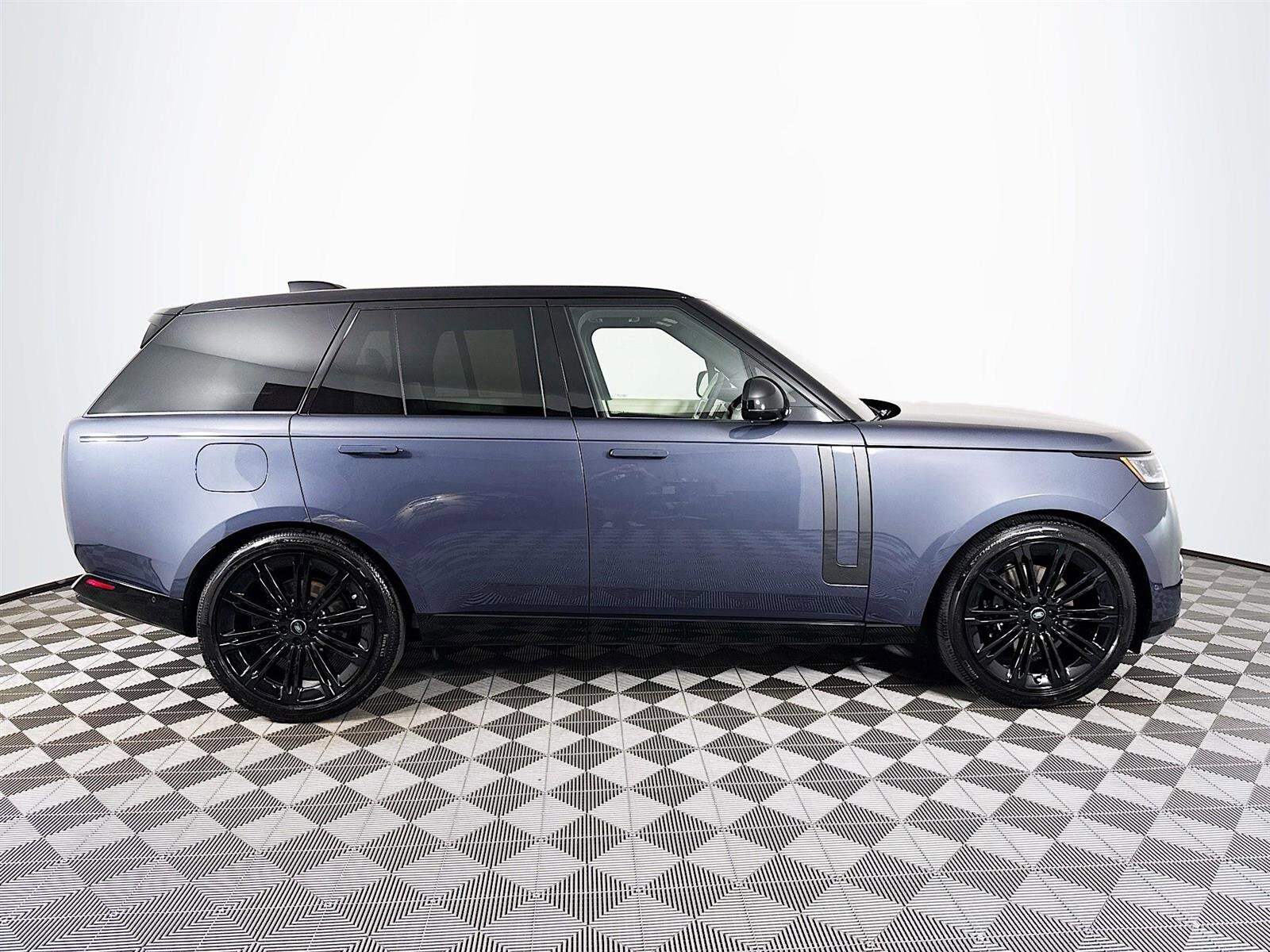 2025 Land Rover Range Rover SE photo 4