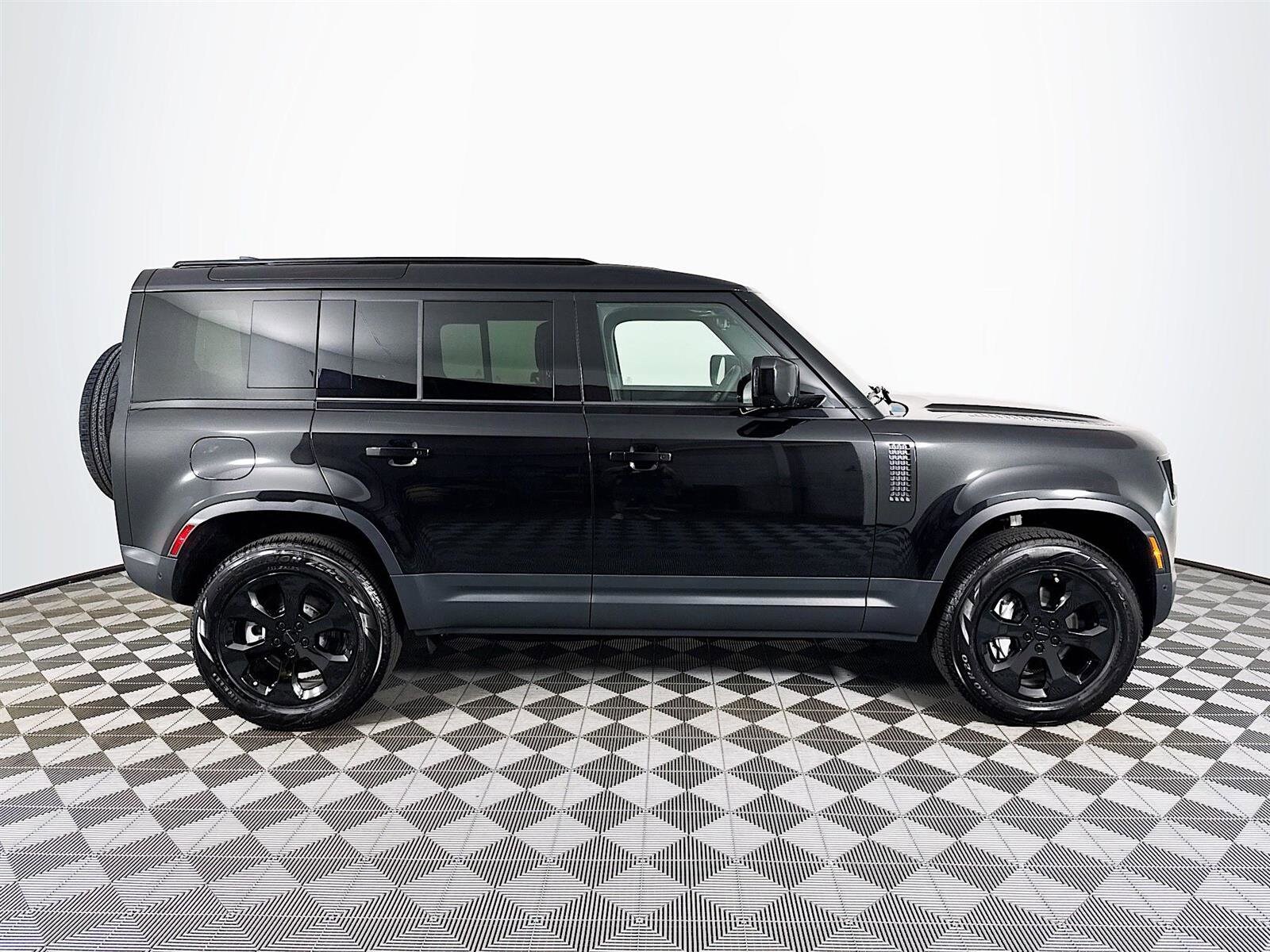 2026 Land Rover Defender 110 S photo 2