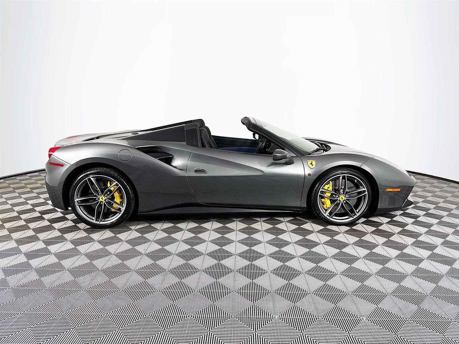 2019 Ferrari 488 Spider photo 4