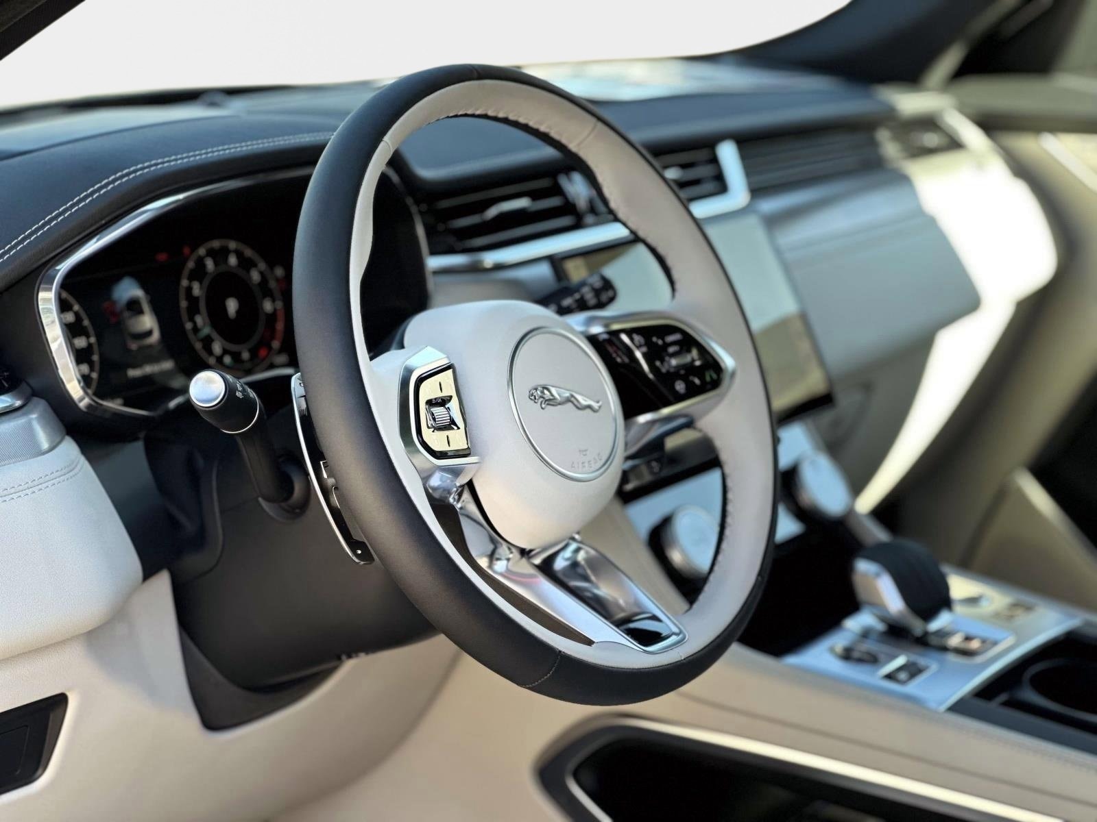 2026 Jaguar F-Pace R-Dynamic S - Photo 25