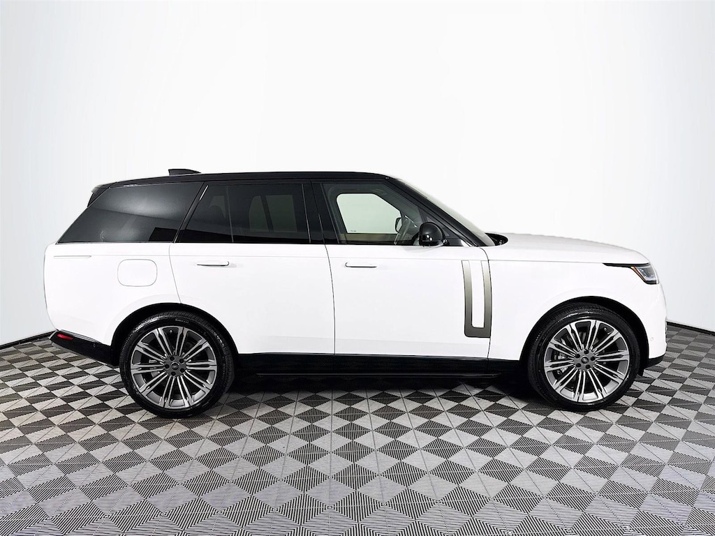 New 2025 Land Rover Range Rover SE P400 SE SWB