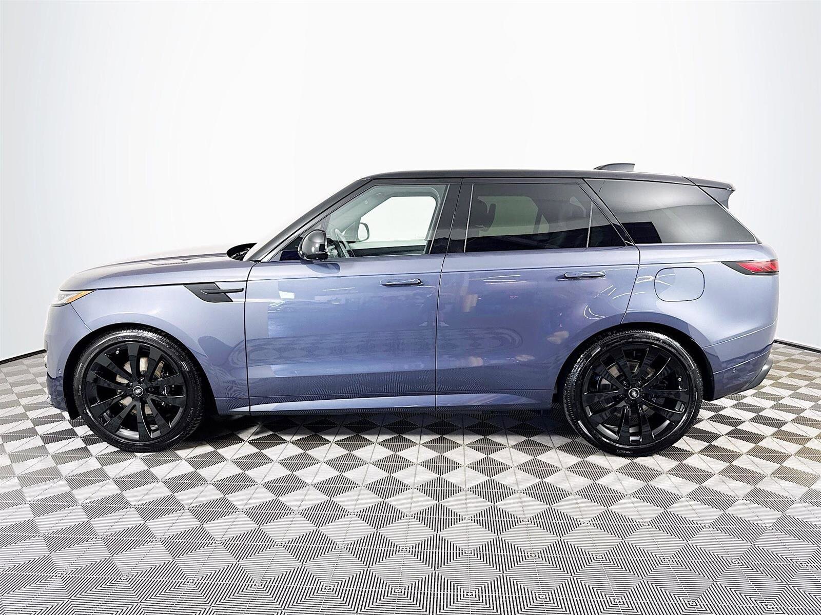 2025 Land Rover Range Rover Sport SE photo 2