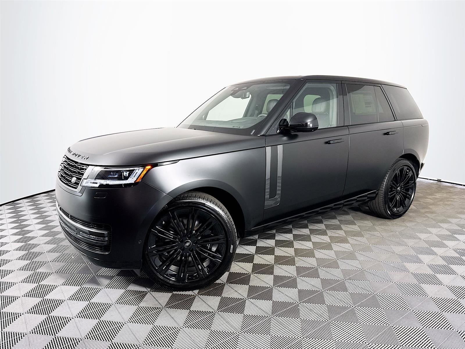 2025 Land Rover Range Rover SE's photo