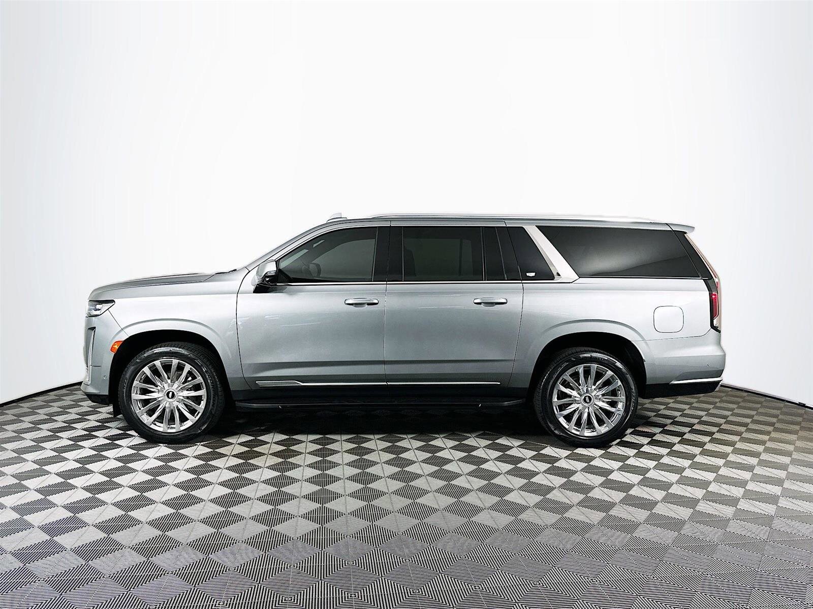 2023 Cadillac Escalade ESV Premium Luxury photo 2