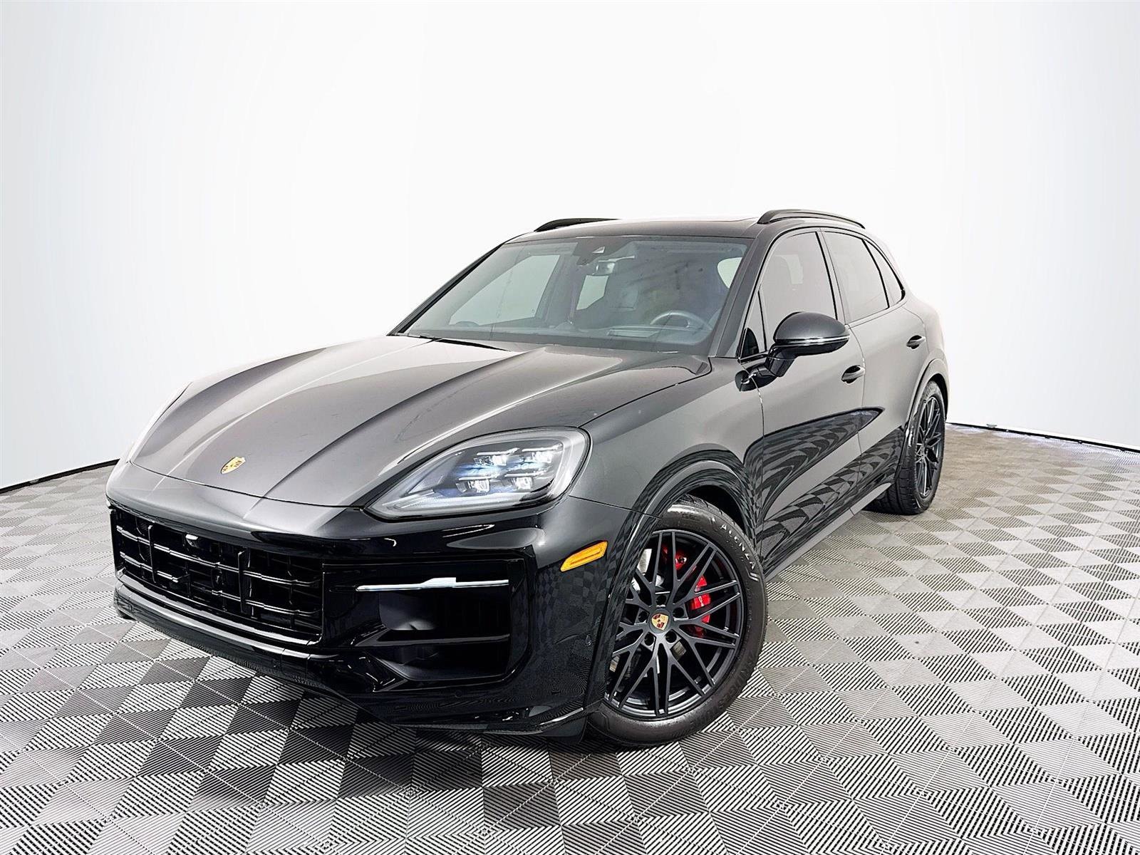 2025 Porsche Cayenne GTS's photo