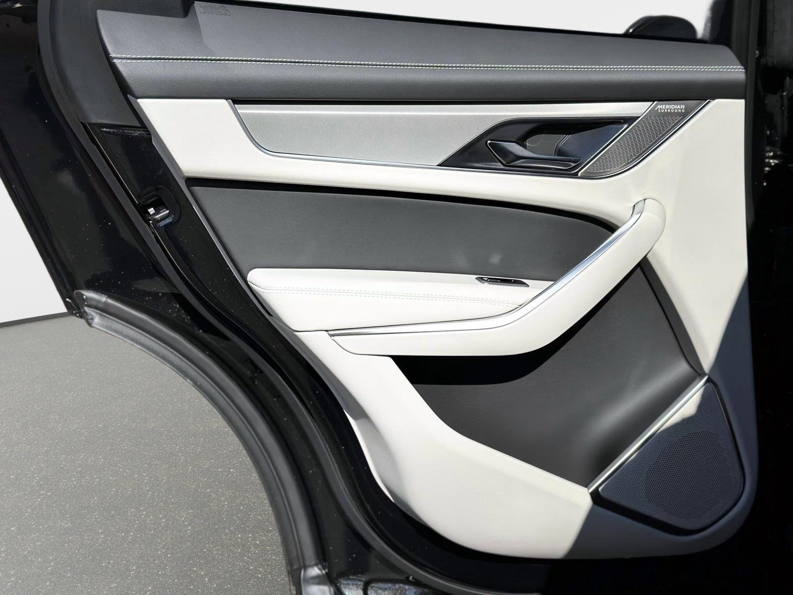 2026 Jaguar F-Pace R-Dynamic S - Photo 8