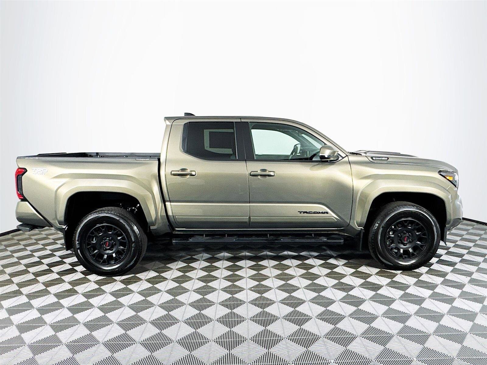 2024 Toyota Tacoma TRD Sport Double Cab photo 3