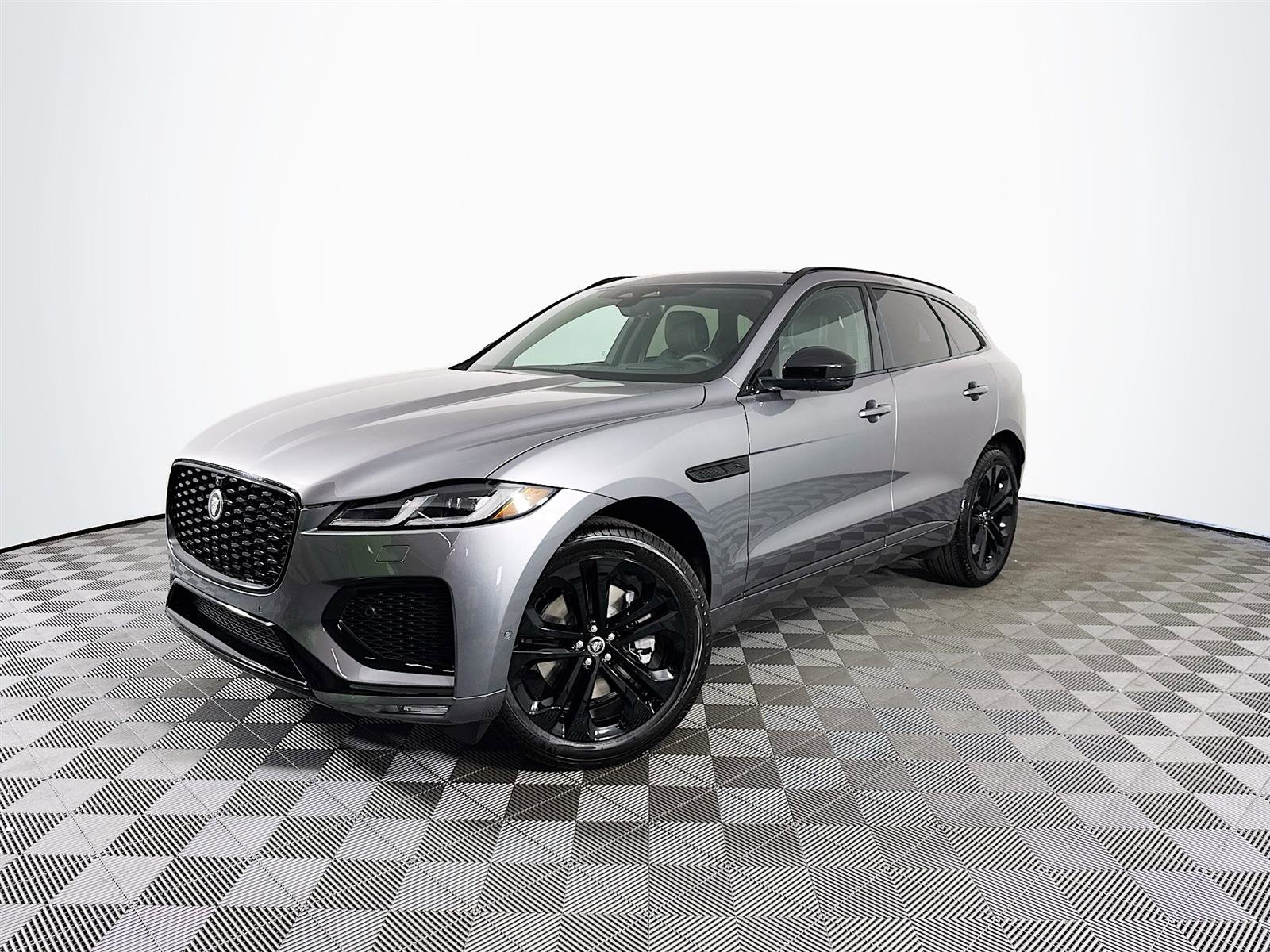 2026 Jaguar F-Pace R-Dynamic S's photo