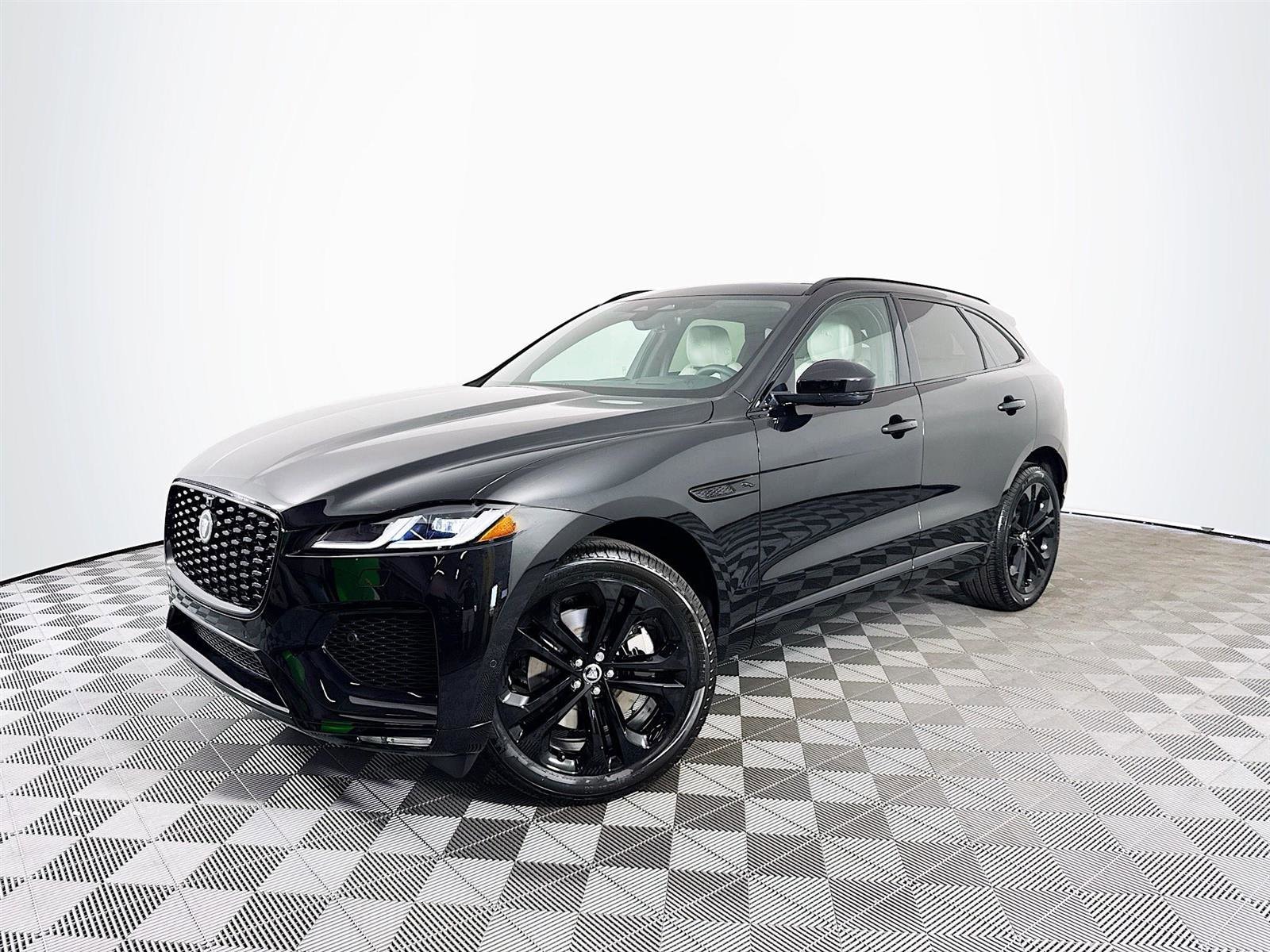 2026 Jaguar F-Pace R-Dynamic S's photo