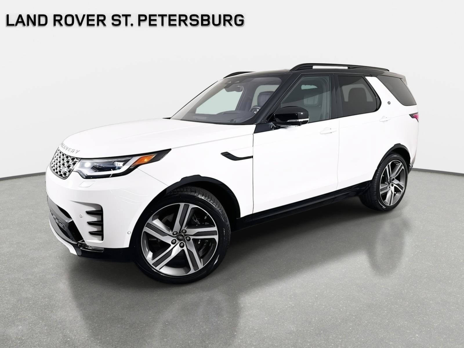 2023 Land Rover Discovery Metropolitan Edition's photo