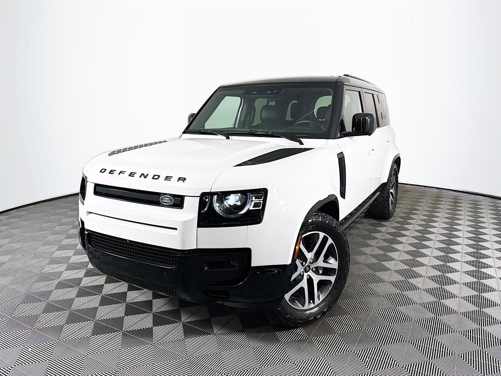 2024 Land Rover Defender 110 X-Dynamic SE photo 3