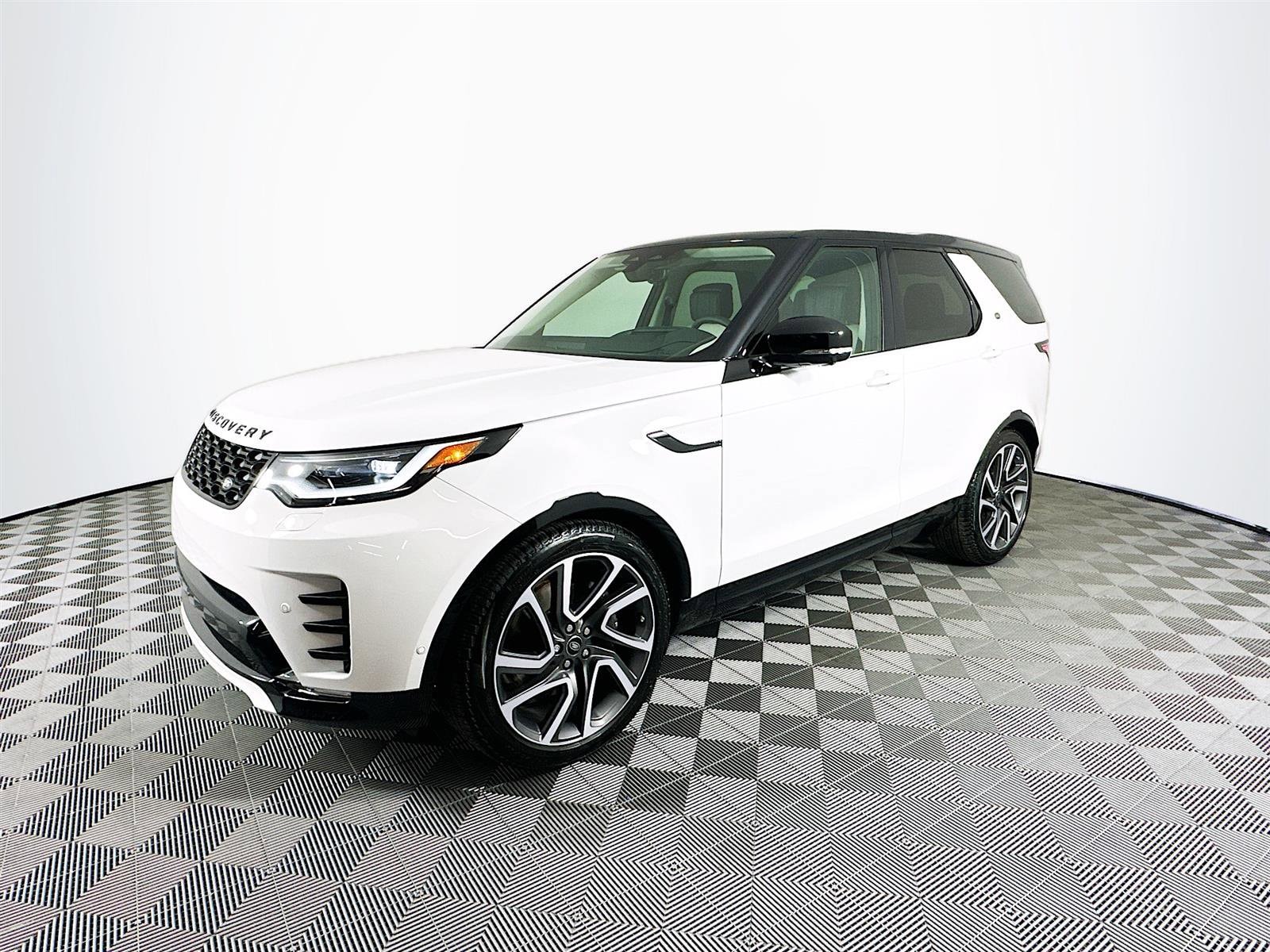 2025 Land Rover Discovery SUV 