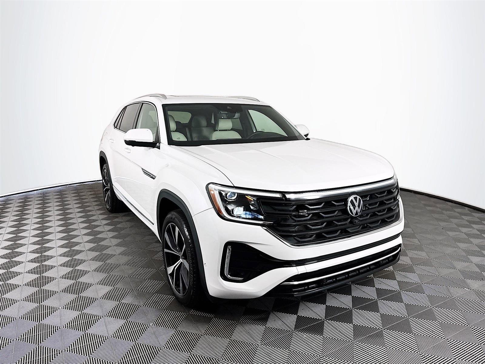 2024 Volkswagen Atlas Cross Sport SEL Premium R-LINE's photo