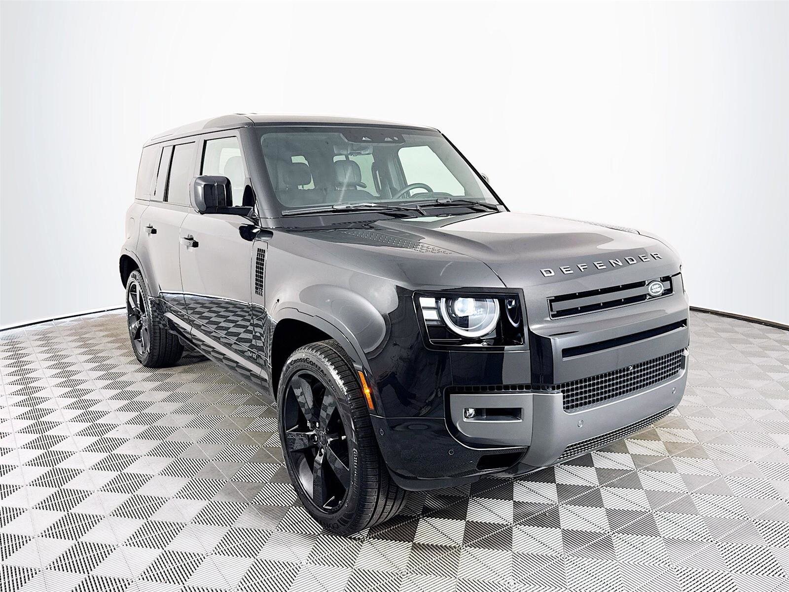 2026 Land Rover Defender 110 photo 3