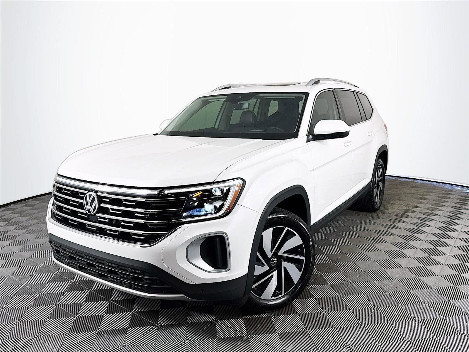 2024 Volkswagen Atlas SEL's photo