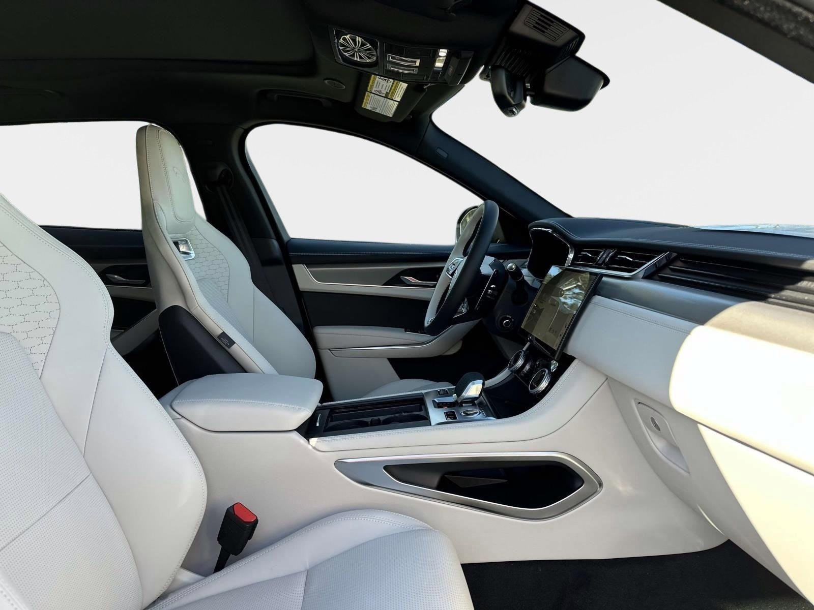 2026 Jaguar F-Pace R-Dynamic S - Photo 7