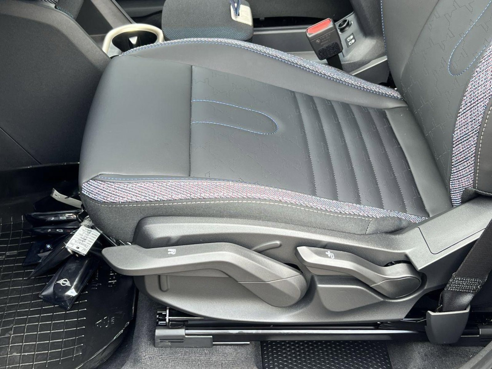 2025 MINI Countryman S - Photo 11