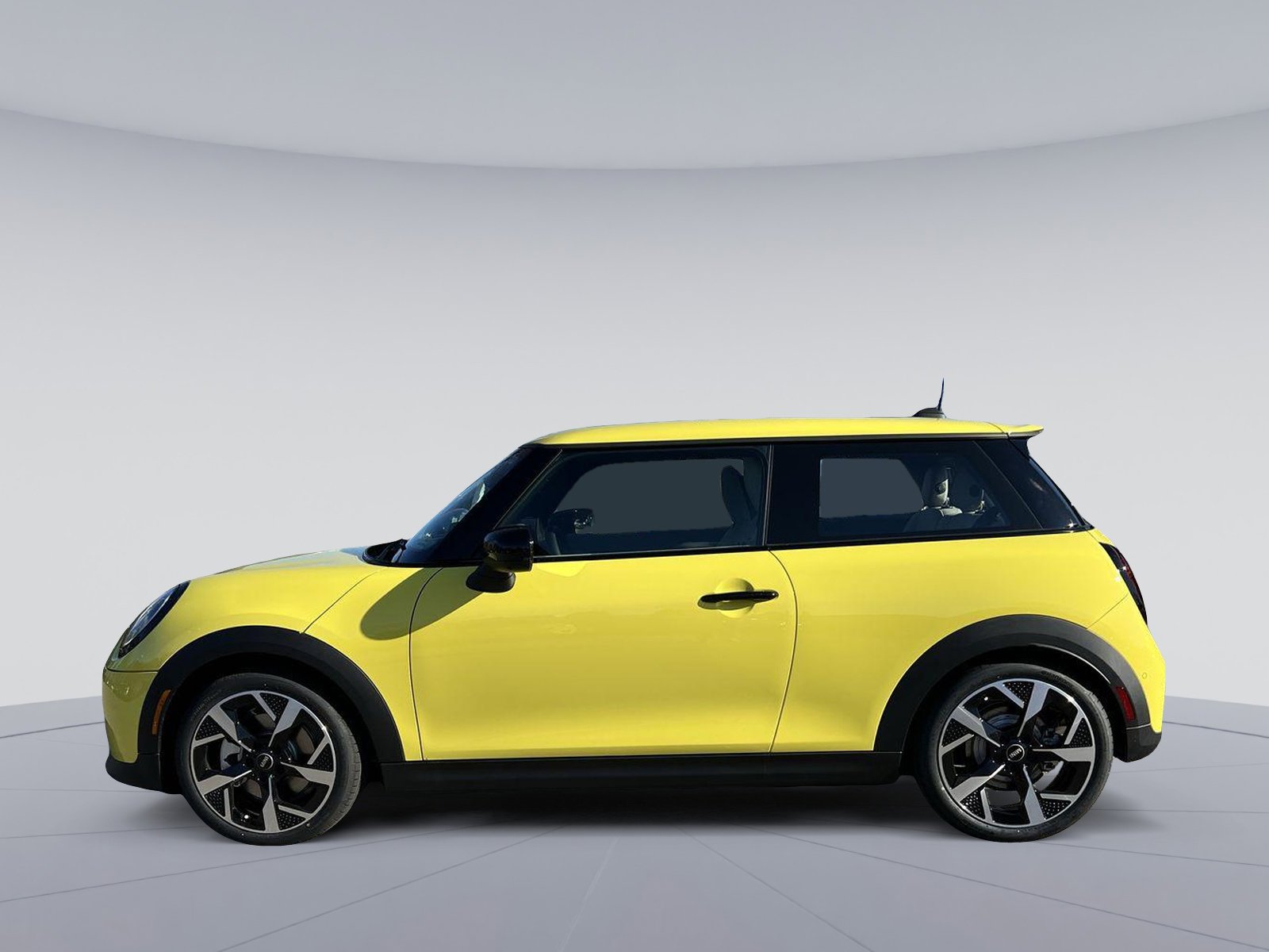 2025 Mini Cooper 2 Door Hardtop Iconic photo 2