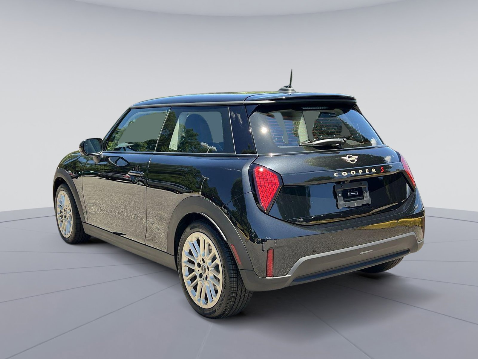 2025 Mini Cooper S Hardtop 2 Door Iconic photo 3