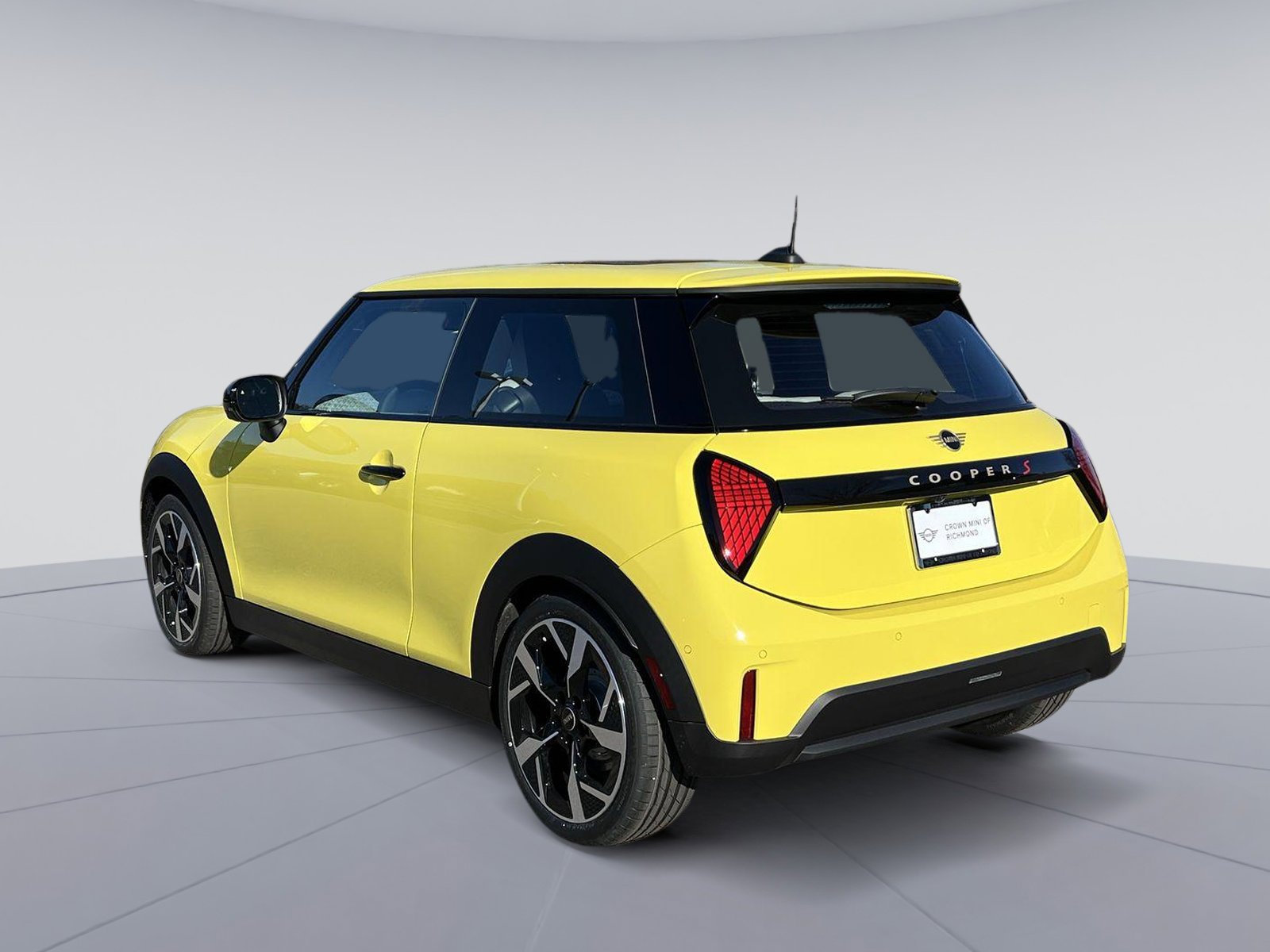2025 Mini Cooper 2 Door Hardtop Iconic photo 3