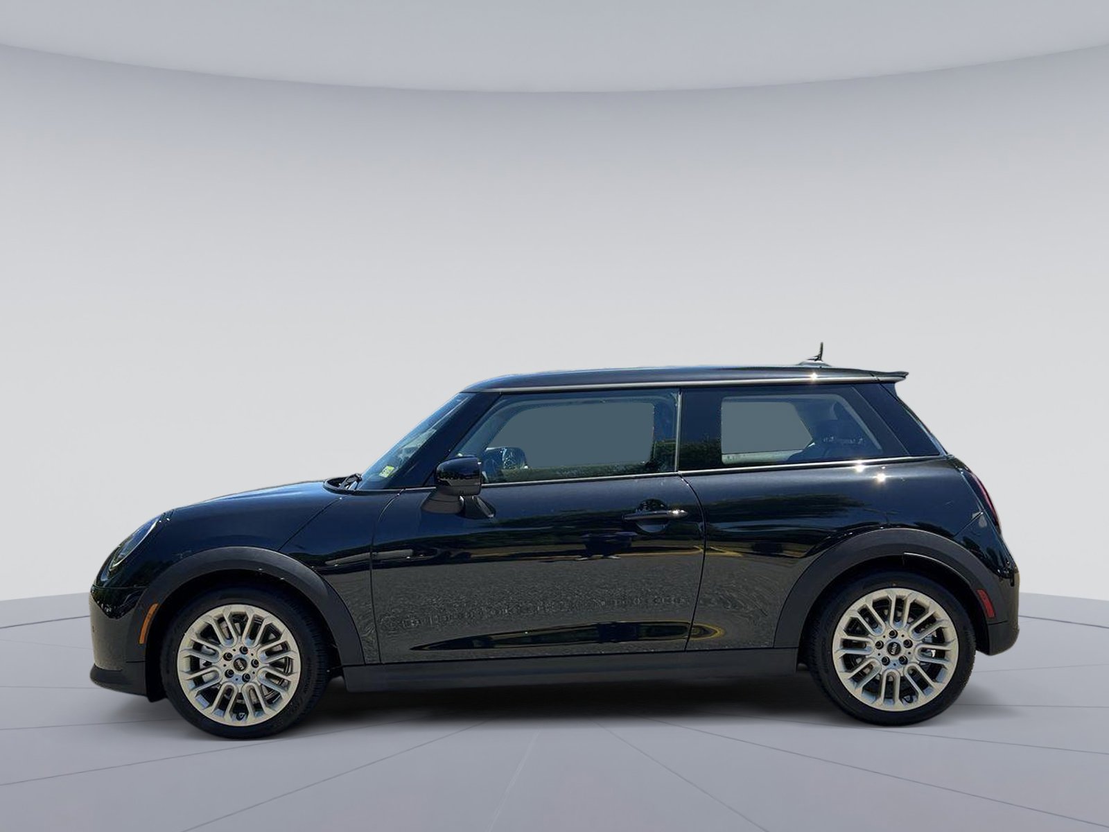 2025 Mini Cooper S Hardtop 2 Door Iconic photo 2